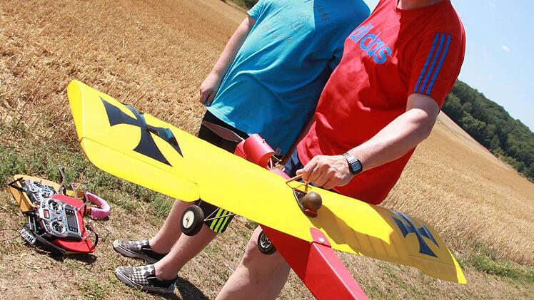 Die Oerlenbacher Modellflieger wollen bei ihrem 20. Ferienprogramm die Schüler in die richtige Formel des Fliegens einweihen. Foto: Carmen Schmitt