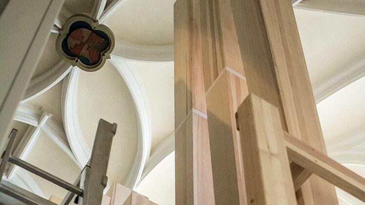 Mächtig große neue Pfeifen in zwei Bass-Registern hat die SChuke-Orgel in der Coburger Morizkirche erhalten.Foto: Jochen berger