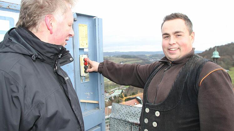 Start zur Aufzugfahrt: Sebastian Müller (rechts) und Günther Stenglein. Foto: Stephan Tiroch