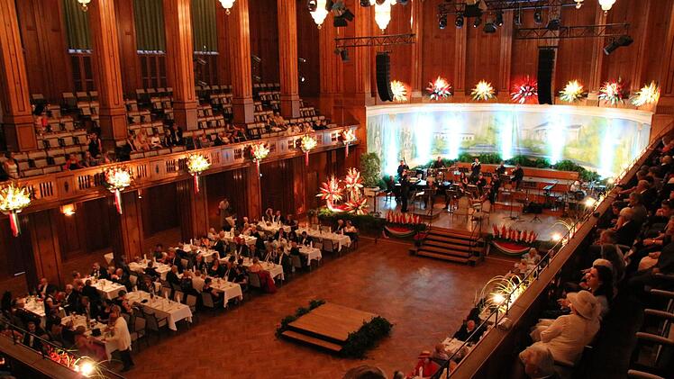Eindrücke von Rakoczy-Ball und Gläser-Polonaise. Foto: Ralf Ruppert