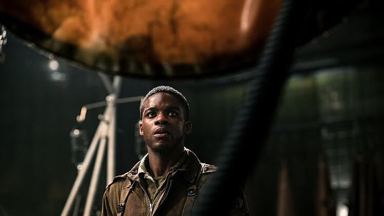 Boyce (Jovan Adepo) findet heraus, dass die Nazis Menschenexperimente durchf&uuml;hren.