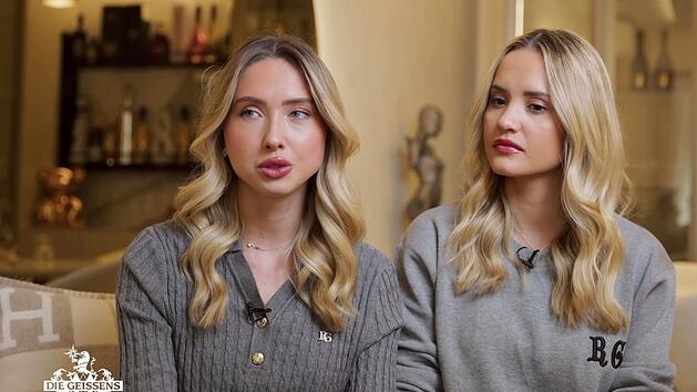 M&uuml;ssen sich eine Standpauke von ihrer Mutter anh&ouml;ren: Shania und Davina Geiss.