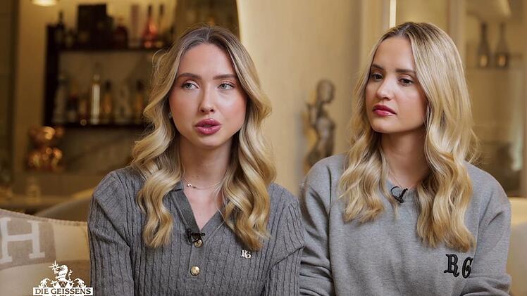 M&uuml;ssen sich eine Standpauke von ihrer Mutter anh&ouml;ren: Shania und Davina Geiss.