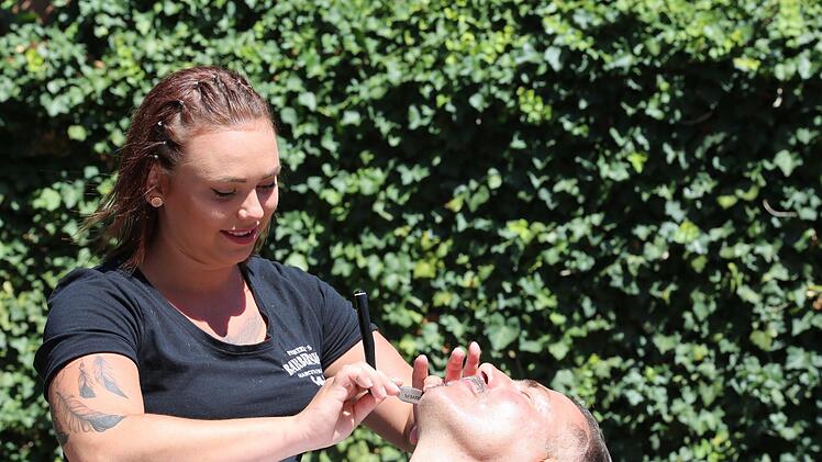 Eine Rasur gefällig? Am Oberen Tor war das kein Problem.  Foto: Thomas Malz