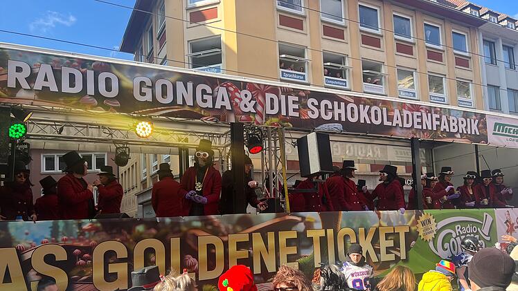 Bei Sonnenschein feierten rund 100.000 Menschen den Fasching.