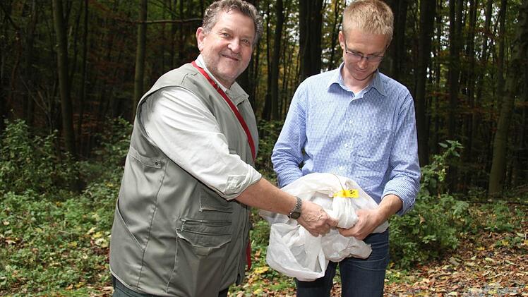 Gerhard Lutz (links) und Andreas Büchner bei der Arbeit. Foto: Sonja Adam