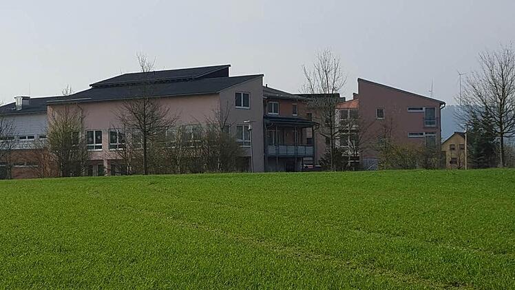 22 000 Quadratmeter groß ist das Baugebiet, das im Anschluss an das Awo-Seniorenheim in der Kirschenallee (Bild) ausgewiesen werden soll. Foto: Alexander Hartmann