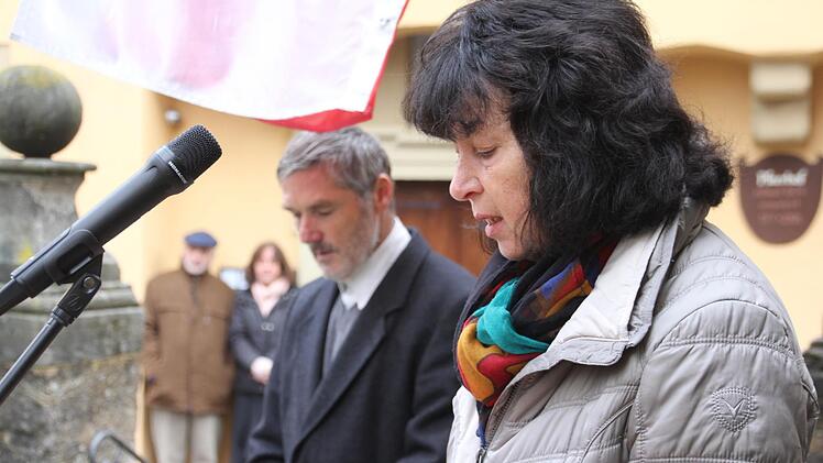 Pfarrgemeinderatsvorsitzende Sieglinde Krebs sprach Fürbitten; links daneben Pfarrer Bernd GrosserHelmut Will