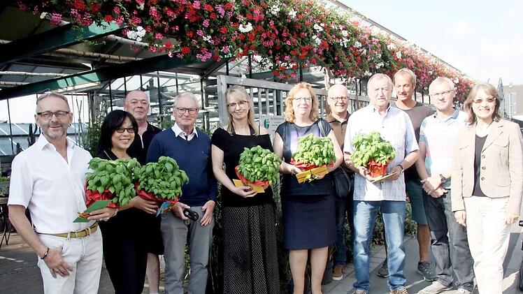 Den Preisträgern wurden in der Gärtnerei Gauch Gutscheine überreicht. Foto: Richard Sänger