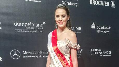 Als Vize-Miss-Franken besuchte Lisa Marie den Nürnberger Unternehmerball.privat