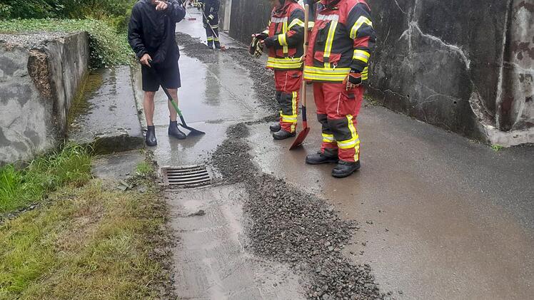 Landkreis Kulmbach: Plötzliches Unwetter sorgt für dramatische Szenen - "Überforderte Kanalisation"