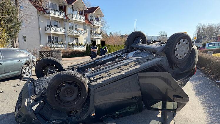 Lichtenfels: Mann rammt parkendes Auto