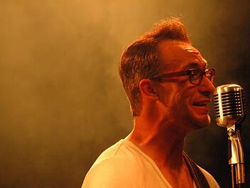 Hilfe! Unterst&uuml;tzer des Kissinger Umsonst und Drau&szlig;en haben im Internet eine Spendenaktion f&uuml;r das Festival gestartet. Das U+D litt heuer unter widrigem Wetter. Foto: Siegfried Farkas