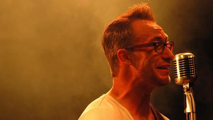 Hilfe! Unterst&uuml;tzer des Kissinger Umsonst und Drau&szlig;en haben im Internet eine Spendenaktion f&uuml;r das Festival gestartet. Das U+D litt heuer unter widrigem Wetter. Foto: Siegfried Farkas