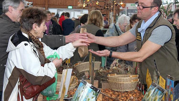 Blumenzwiebeln, Samen, Frühlingsdeko und Pflanzen ließen die Herzen von Gartenliebhabern am Wochenende höherschlagen. Der von den Ausstellern erhoffte Andrang blieb aus. Foto: Markus Häggberg