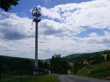 Der Mobilfunkmast in Schmalwasser ist aufgestellt. Bis er in Betrieb genommen wird, dauert es voraussichtlich noch bis September.