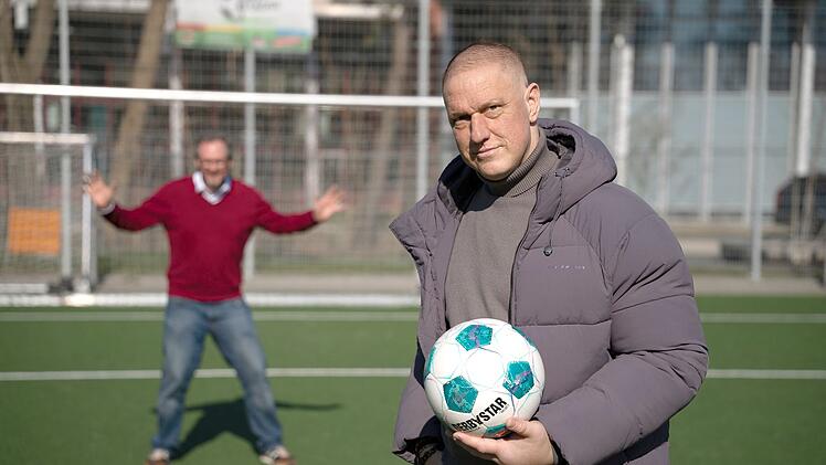Der Ex-Bundesliga-Star Ivan Klasnić hat mit frei verfügbaren Schmerzmitteln keine guten Erfahrungen gemacht. In der ARD-Doku "Hirschhausen und der Schmerz" erzählt er von seinem Schicksal.