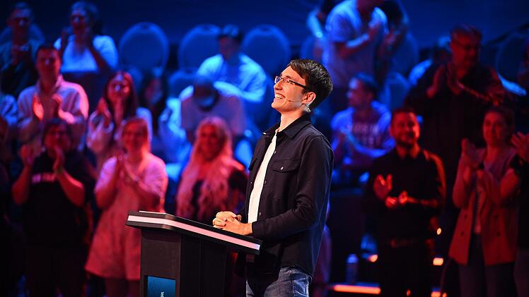 Der Mann, der Raab und Elton "zerquizte": Tim Zimmermann, 23-jähriger Student aus Wetzlar, zockte die Höchstsumme von 100.000 Euro ab.