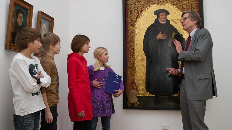 Klaus Weschenfelder bei einer Führung durch die Veste