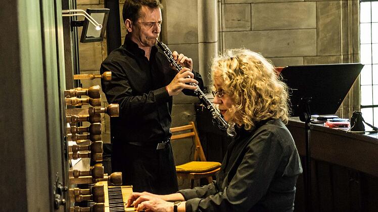 Gabriele Hirsch an der Orgel und der Oboist Bernhard Forster gestalteten ein Konzert in St. Augustin. Foto: Jochen Berger