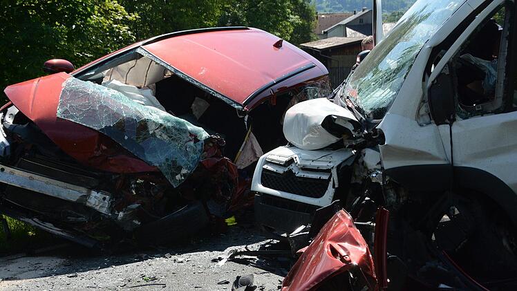 Schwerer Unfall auf der B 85 bei KulmbachDagmar Besand