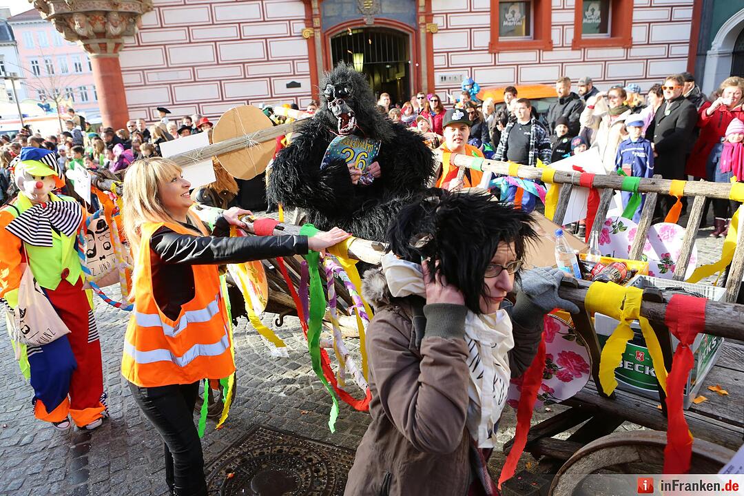 Gaudiwurm: Narren feiern in Coburg