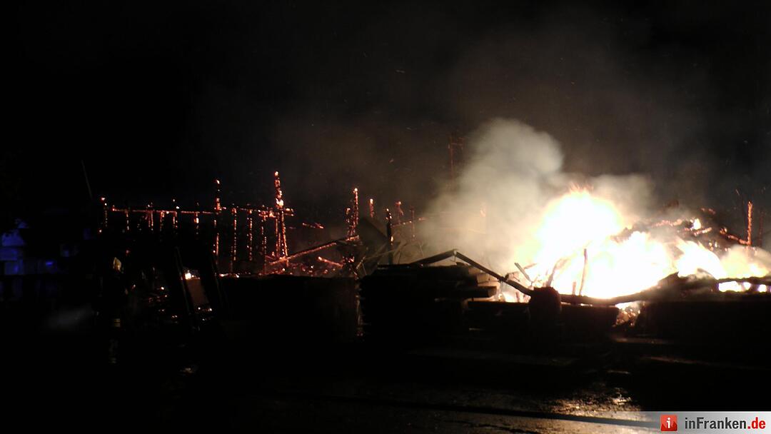 Hoher Sachschaden bei Scheunenbrand in Knetzgau