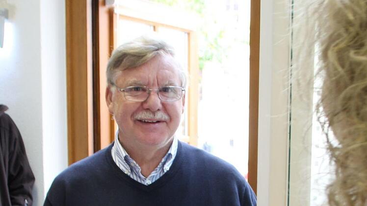 Ottmar Schwab aus Garitz holt sich gestern gut eine Woche vor der Bundestagswahl seine Briefwahlunterlagen im Stadtsaal in Bad Kissingen ab. Benedikt Borst