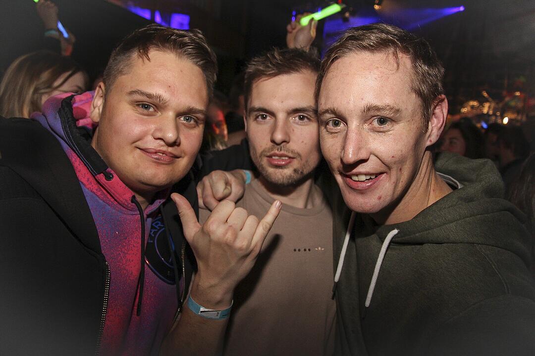 Die Partyband "Power" heizte ordentlich ein.