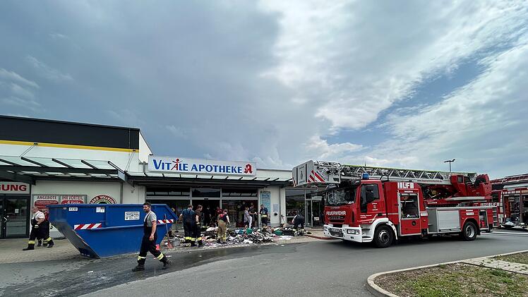 Feuer in Lichtenfelser Einkaufszentrum fordert Verletzte - "akute Gefahr"