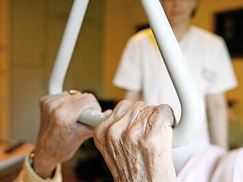 Halt finden in den letzten Lebensjahren. Dafür hat der Gesetzgeber einiges auf den Weg gebracht und das war auch das wesentliche Thema beim Hospiztag in Bad Kissingen. Foto: Angelika Warmuth, dpa