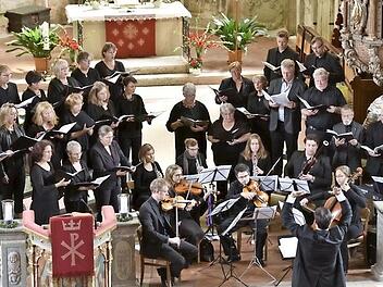 Die Kantorei Haßberge beeindruckte stimmlich bei der Kantate Bachs: "Eine feste Burg ist unser Gott".  Foto: Gerold Snater