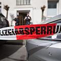 Wegen Mordes an seiner Ehefrau nahm die Polizei am Montag in Würzburg einen 77-Jährigen fest. Symbolbild: Friso Gentsch/dpa