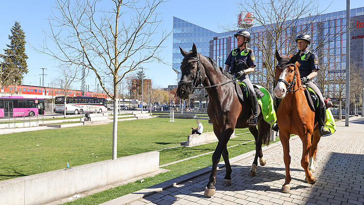 Reiterstaffel im Brennpunktviertel im Einsatz