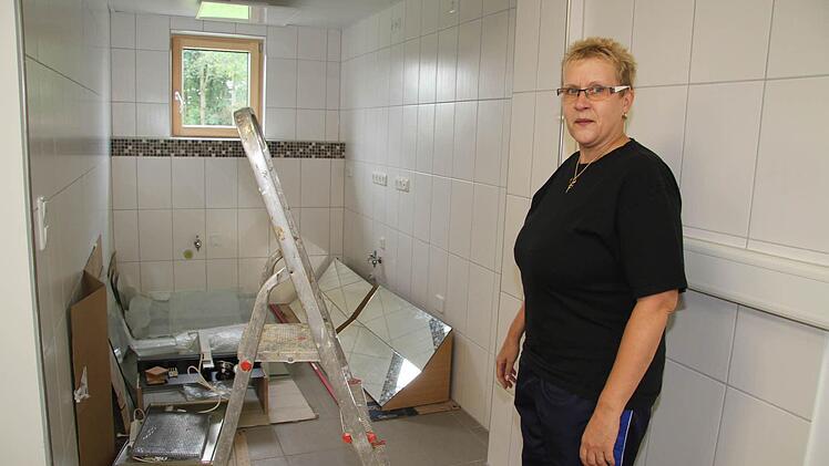 Auch einen Vorbereitungsraum für die Zubereitung von Sandwiches und belegten Brötchen gibt es im RugendDorfladen.