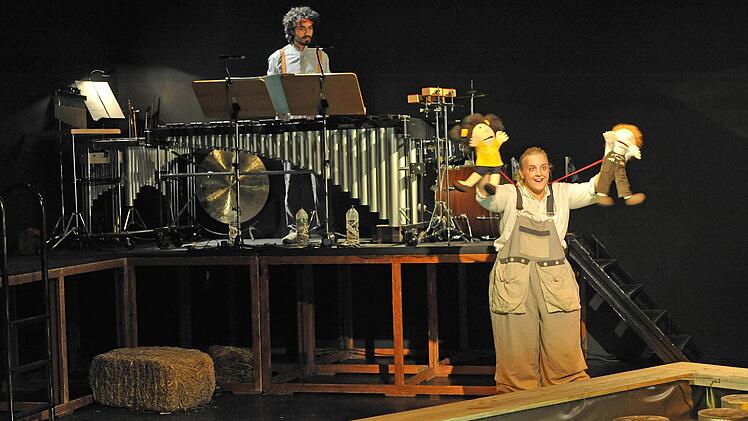 Kora Pavelic beeindruckt in "Gold" von Leonard Evers in der Coburger Reithalle.Foto: Andrea Kremper