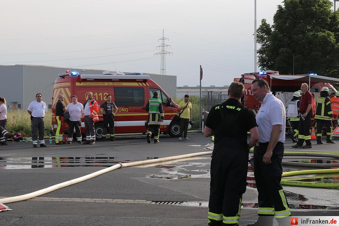 Feuer in Industriebetrieb in Alzenau – Schaulustige behindern Feuerwehr