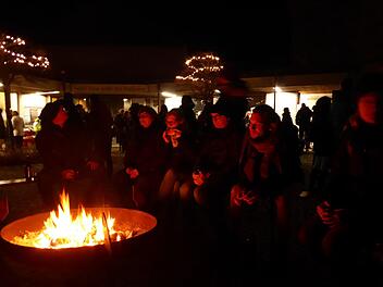 Feuerstelle auf dem Weilersbacher Markt. Foto: Heidi Amon