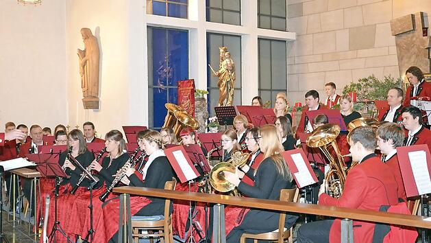 Die Blaskapelle Unterpreppach versetzte die Besucher der Adventskonzerts in weihnachtliche Stimmung.  Foto: Jugendblaskapelle Unterpreppach