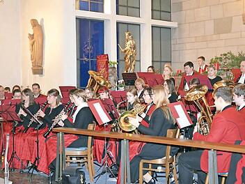 Die Blaskapelle Unterpreppach versetzte die Besucher der Adventskonzerts in weihnachtliche Stimmung.  Foto: Jugendblaskapelle Unterpreppach