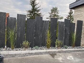 Im Friedhof Rothausen wurde bereits eine neue Stützmauer errichtet. Diverse Arbeiten stehen aber noch an.Philipp Bauernschubert