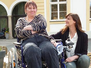 Claudia Römer (links) mit ihrer Schwester Christine Schneider. Foto: p
