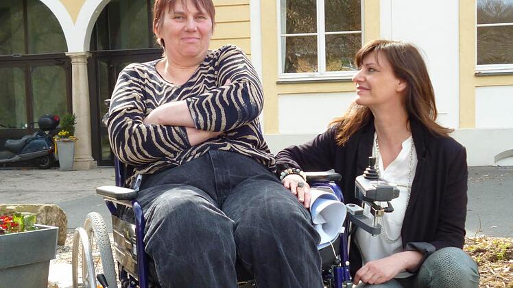 Claudia Römer (links) mit ihrer Schwester Christine Schneider. Foto: p