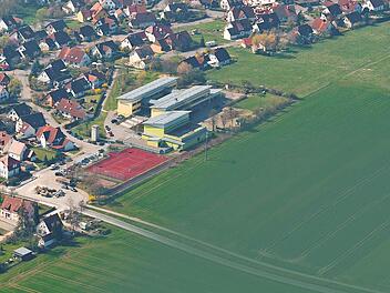 Nahe der alten Turnhalle soll jetzt vermutlich auch der Neubau geplant werden. Foto: Ronald Rinklef