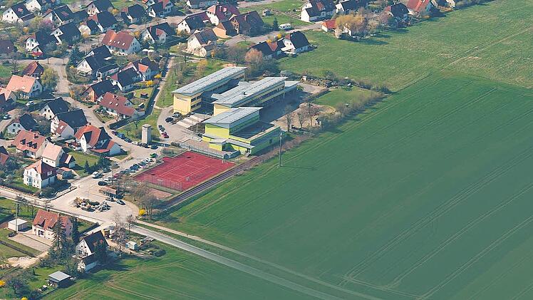 Nahe der alten Turnhalle soll jetzt vermutlich auch der Neubau geplant werden. Foto: Ronald Rinklef
