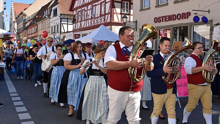 Mit zwei Festzügen wird das diesjährige Haßfurter Straßenfest am 4. Oktober eröffnet.