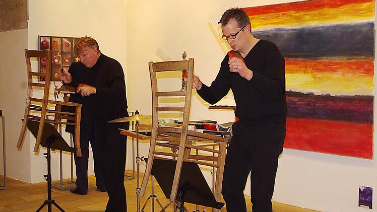Günther Peppel und Ralf Probst sorgten für die außergewöhnliche musikalische Umrahmung. Foto: Heike Schülein
