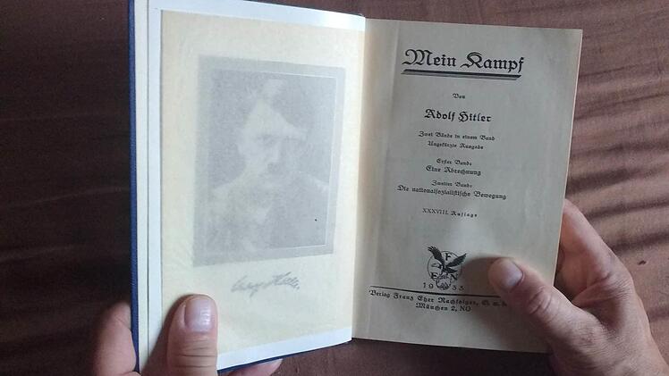 Eine Ausgabe von "Mein Kampf" aus dem Jahr 1943 wurde ohne Kommentierung, nur mit Vorwort aus dem Landkreis Forchheim zum Kauf im Internet angeboten. Foto: rm