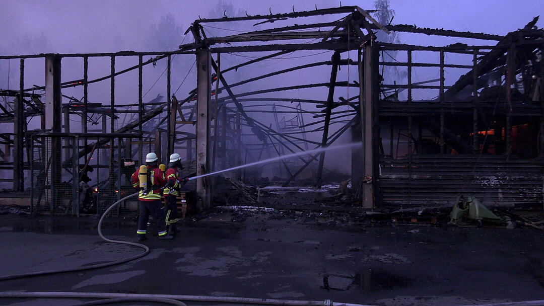 Lagerhalle in Wunsiedel komplett abgebrannt - Schaden enorm, Einsturzgefahr