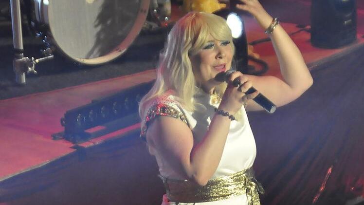 Die Sängerin Rebecca Pinder als Agnetha Fältskog. Foto: Peter Klopf